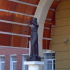 Статуя Фемиды у областного суда