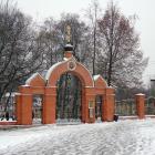 Ворота на подворье монастыря